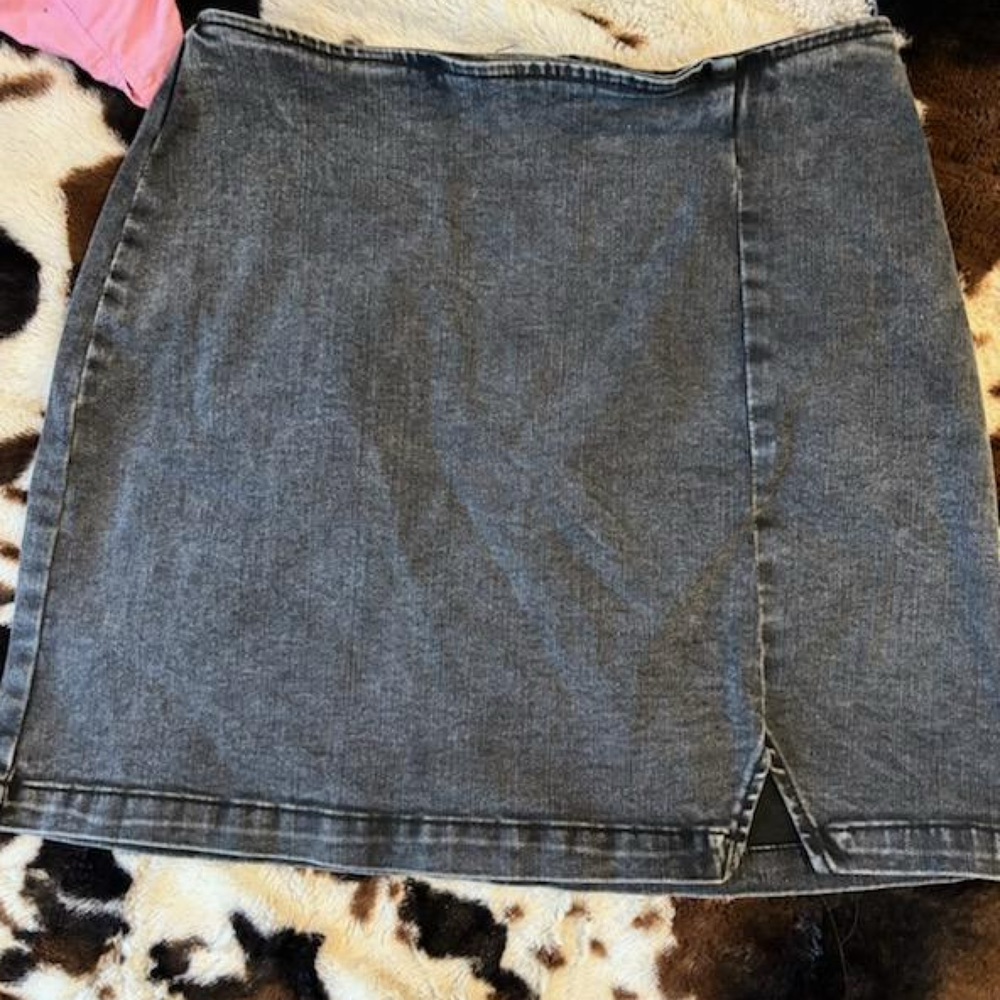 BLACK MINISKIRT!!